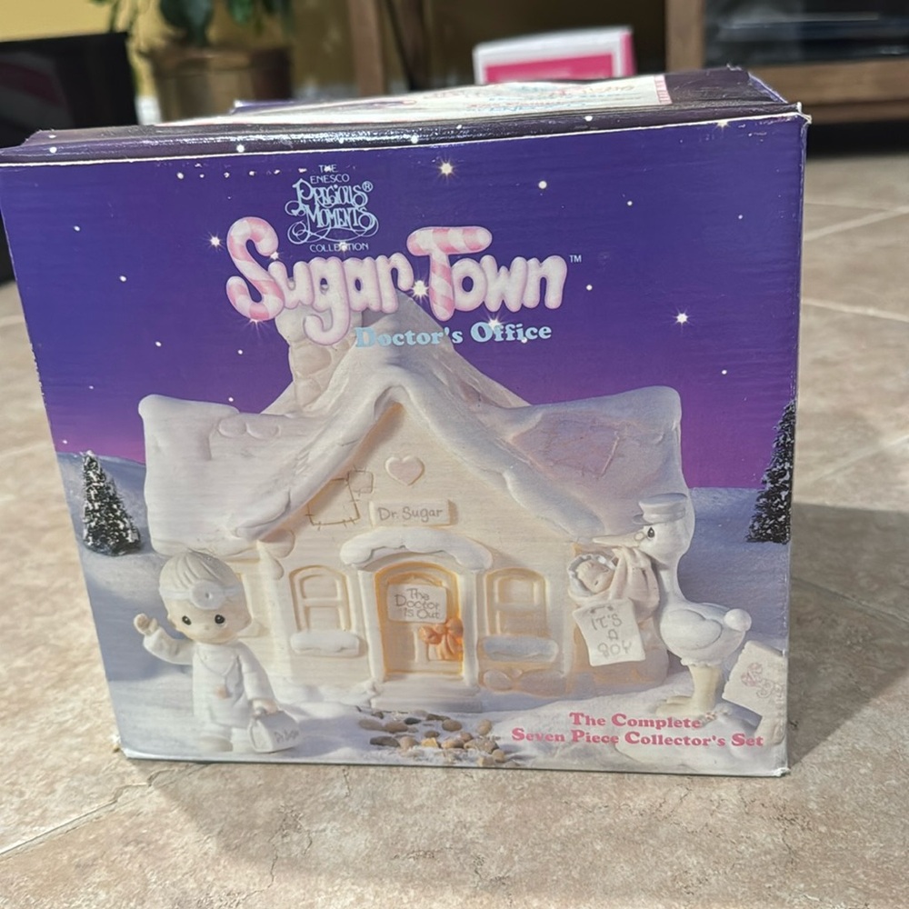 Precious Moments Sugar Town Doctor's Office The Complete 7 Piece Collectors set